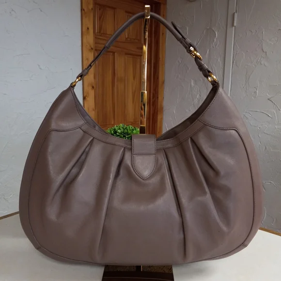 Salvatore Ferragamo, Roxanne Leather Hobo, Gold tone Gancini Hardware - Picture 3 of 14